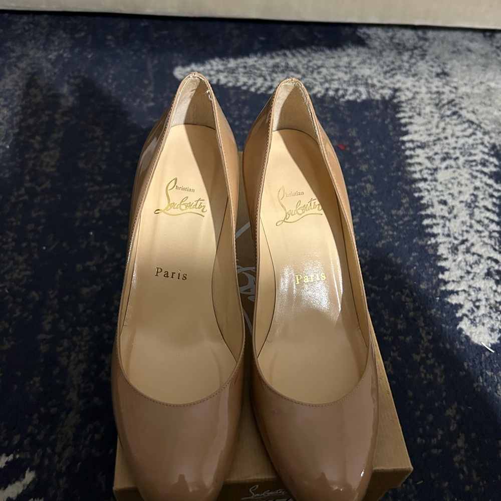 Christian Louboutin nude patent leather heels- size 38/8US